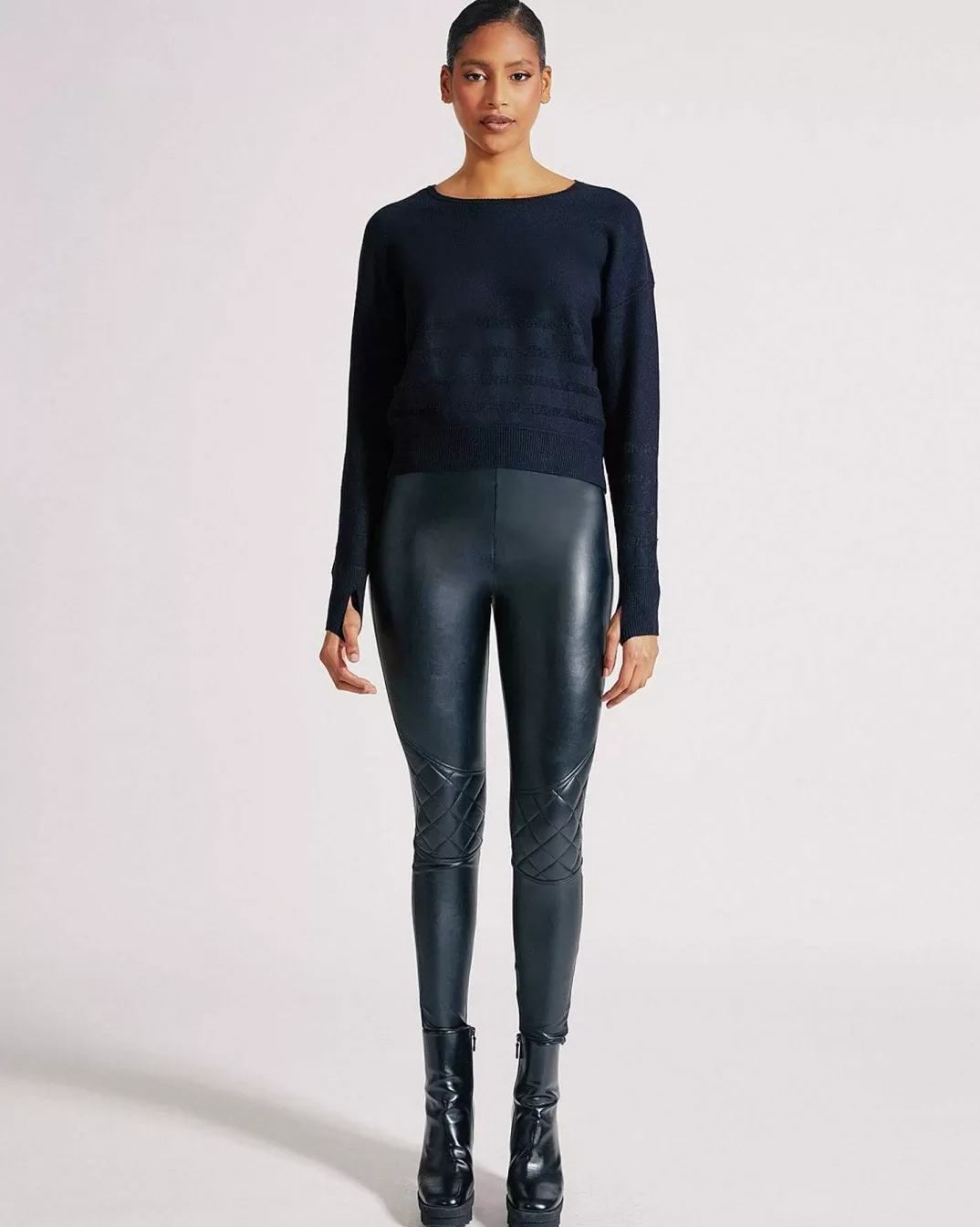 Blanc Noir Pull Liminal^Femmes Hauts